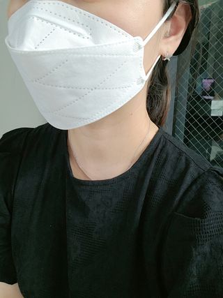케이파이 나날마스크 [케이파이 나날] KF94 마스크 50매입 (개별포장) ,  여름에도 좋은 숨쉬기 편한 순수 국산 마스크 — 4점을 준 리뷰어가 2022년 7월 올린 사용 사진