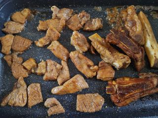 소담스퀘어 상암 통큰오리착한삼겹 1석3조수제양념돼지갈비 — 5점을 준 리뷰어가 2022년 12월 올린 사용 사진