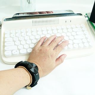 FDA승인 특허받은 손목 보호대 피코밴드 핏 2023 신제품 — 5점을 준 리뷰어가 2023년 10월 올린 사용 사진
