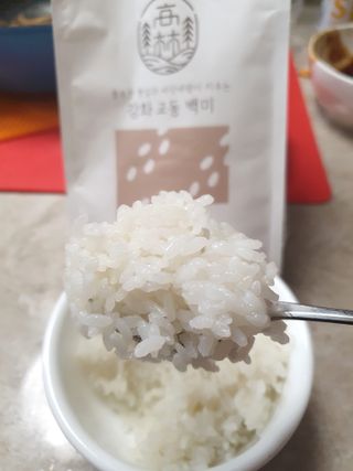 고림상점 풍부한 햇살과 바닷바람이 키우는 강화 교동 쌀 [백미1kg, 현미 1kg] 세트 — 5점을 준 리뷰어가 2021년 12월 올린 사용 사진