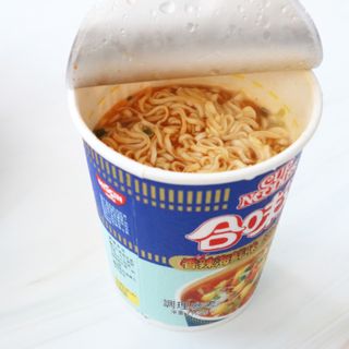NISSIN 닛신 컵누들  4종 - 씨푸드오리지날, 씨푸드 스파이시, 씨푸드 커리, 씨푸드 XO소스 — 3점을 준 리뷰어가 2022년 3월 올린 사용 사진