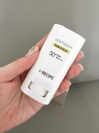 아이레시피 라이트터치 선스틱 15g (SPF50+, PA++++) — 4.5점을 준 리뷰어가 2023년 2월 올린 사용 사진