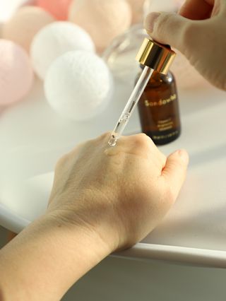스킨큐어 산다화 비타민c 화이트닝 에센스 30ml — 5점을 준 리뷰어가 2023년 12월 올린 사용 사진