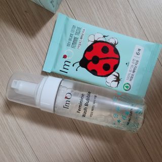 아임오 페미닌워시 150ML + 페미닌티슈6입 + 아임오스티커 + 쿠폰북 — 5점을 준 리뷰어가 2021년 10월 올린 사용 사진