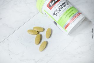 Swisse 스위스 고함량 밀크씨슬 35,000mg 60정 — 5점을 준 리뷰어가 2021년 11월 올린 사용 사진