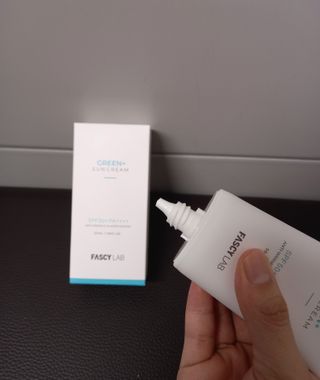 파시랩 그린 플러스 선크림 — 5점을 준 리뷰어가 2021년 6월 올린 사용 사진
