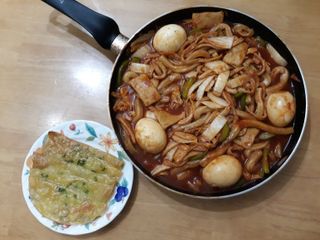 [푸딩팩토리] 즉석누들떡볶이 540g + 대구전통 납작만두 260g — 5점을 준 리뷰어가 2022년 12월 올린 사용 사진