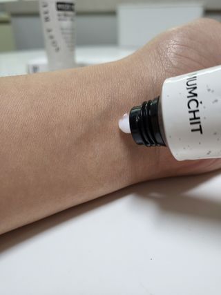 멈칫(MUMCHIT) 넥퍼퓸 NECKPERFUME 2가지 향 — 5점을 준 리뷰어가 2021년 11월 올린 사용 사진