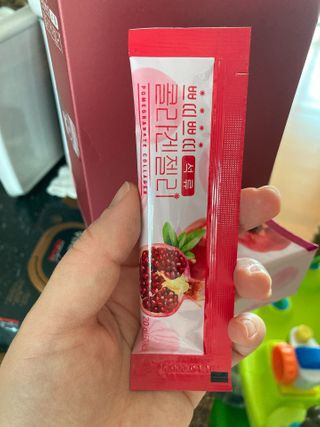 헬스업_쁘띠쁘띠석류콜라겐젤리_20g x 14포 — 3.5점을 준 리뷰어가 2021년 2월 올린 사용 사진