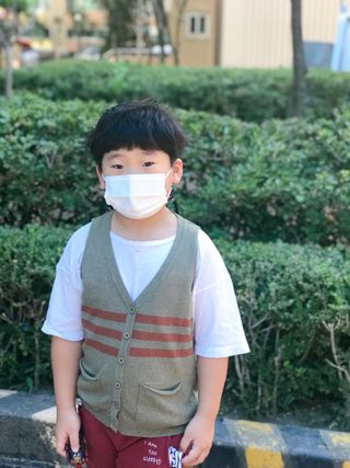 JHWORLD 스누피 마스크 정품 스누피 닥터클린 국내 아동용 성인용 3중 MB필터 일회용 덴탈마스크 50매 — 5점을 준 리뷰어가 2021년 9월 올린 사용 사진