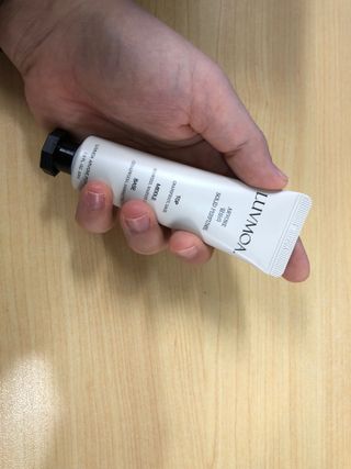 러브모아 향수 고체향수 승무원 고체향수 바르는 향수 니치향수 도손 우드세이지 앤 씨솔트 — 5점을 준 리뷰어가 2022년 9월 올린 사용 사진