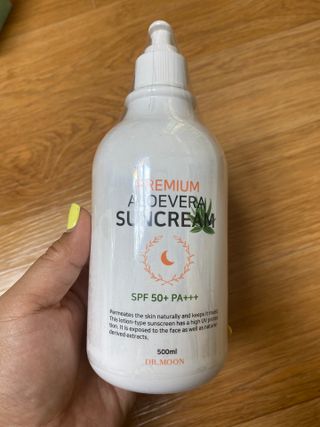 [닥터문] 프리미엄 알로에베라 선크림 500ml — 5점을 준 리뷰어가 2022년 6월 올린 사용 사진