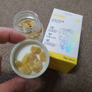 작심연구소 구취제거+충치예방+치아화이트닝 마법의 캔디 덴티팝3종(맛 랜덤 발송) — 3점을 준 리뷰어가 2022년 5월 올린 사용 사진