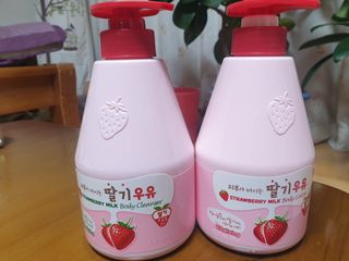 [과일나라] 피부가 마시는 딸기우유 바디클렌저&바디로션 — 4점을 준 리뷰어가 2022년 2월 올린 사용 사진