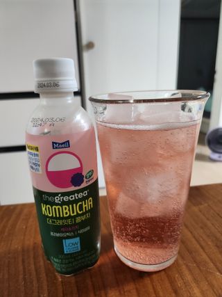 더그레잇티 콤부차 [매일유업] 더그레잇티 44kcal 콤부차 300ml *12개입 (오리지널 6개+베리리치 6개) — 5점을 준 리뷰어가 2023년 7월 올린 사용 사진