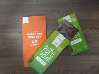 당류2g 자일리톨로 단맛을낸 슈카 퓨어비건 무설탕초콜릿 Xucker vegan 2개입 — 5점을 준 리뷰어가 2021년 4월 올린 사용 사진