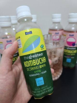 더그레잇티 콤부차 [매일유업] 더그레잇티 44kcal 콤부차 300ml *12개입 (오리지널 6개+베리리치 6개) — 5점을 준 리뷰어가 2023년 8월 올린 사용 사진