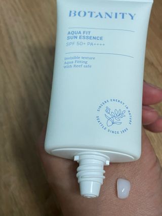 보타니티 촉촉수분자차 아쿠아핏 선 에센스 50ml + 보송톤업자차 징크 선 로션 50ml SPF50+ PA++++ (4/25) — 5점을 준 리뷰어가 2022년 4월 올린 사용 사진