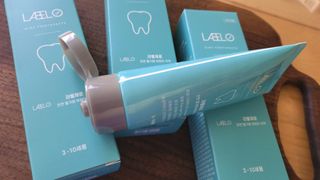 치과에서 쓰는 치약 _ 라벨제로 저불소 꼬마, 키즈, 유아, 베이비, 주니어 안전한 어린이치약 — 5점을 준 리뷰어가 2022년 10월 올린 사용 사진