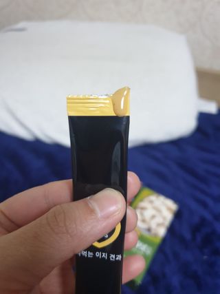 짜먹는 이지견과 짜먹는 이지아몬드, 짜먹는 이지허니피넛, 짜먹는 이지캐슈넛 각 10g X  10포 — 5점을 준 리뷰어가 2021년 2월 올린 사용 사진