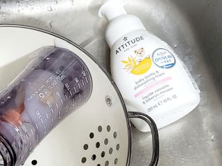 에티튜드 천연 젖병세정제 무향 아토베이비 폼타입 (295ml) 천연 친환경 비건 — 5점을 준 리뷰어가 2022년 8월 올린 사용 사진