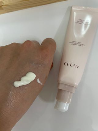 프리마인 선크림만 바꿨을 뿐인데 매일 물 2L챙겨먹고 기초케어 완벽하게 한 물빛피부 완성,셀라브UV프로텍터 — 5점을 준 리뷰어가 2023년 8월 올린 사용 사진