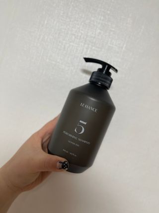 르핸스 퍼포밍 5 샴푸 비반트 포렛/베티버 포그 — 5점을 준 리뷰어가 2023년 2월 올린 사용 사진