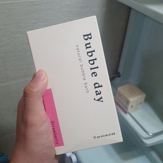 버블데이 아로마/과일 거품 입욕제 — 5점을 준 리뷰어가 2021년 7월 올린 사용 사진