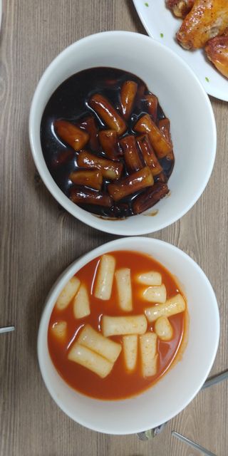 유비쿡 컵떡볶이 매운컵떡볶이2개/ 짜장컵떡볶이 2개  총 4개세트 — 5점을 준 리뷰어가 2021년 7월 올린 사용 사진