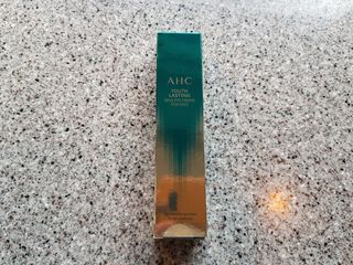 [NEW 탄력유턴 아이크림] AHC 유스 래스팅 리얼 아이크림 포 페이스 — 5점을 준 리뷰어가 2021년 4월 올린 사용 사진