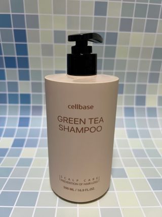 프리마인 더이상 뻣뻣하고 효과없는 탈모샴푸는 NO. 근본부터 케어하는 셀베이스 그린티샴푸(500ml) — 4점을 준 리뷰어가 2023년 5월 올린 사용 사진