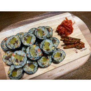 해풀잎 누구나 김밥*2ea [(혼합야채 35g *2ea,  김밥김 (10g, 2ea),  양념간장 (6g, 10ea), 참기름(5g, 4ea)] — 5점을 준 리뷰어가 2022년 7월 올린 사용 사진