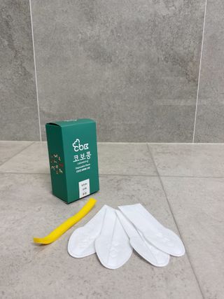 코보콩 에어슈즈 강아지 일회용 신발 소용량 패키지 20매 초경량  미끄럼방지 실내외 겸용 — 4점을 준 리뷰어가 2022년 2월 올린 사용 사진