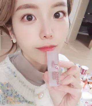 엘에이브리즈 겟 베러 벨벳 립스틱 04스위티쉬 캐럿 / 05스모키 로즈 — 5점을 준 리뷰어가 2021년 12월 올린 사용 사진