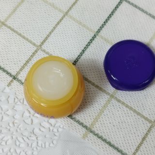 틱톡 [후르디아] 튼입술해결템 올리브영 블루베리 하이드레이팅 허니 립밤 — 4.5점을 준 리뷰어가 2024년 1월 올린 사용 사진