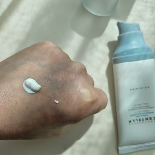 MF[스킨1004] 마다가스카르 센텔라 히알루-시카 워터핏 선세럼 50ml — 5점을 준 리뷰어가 2024년 5월 올린 사용 사진