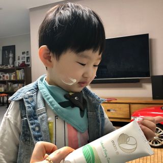 mom e 맘이 내추럴 베이비 케어 크림+바디오일 — 5점을 준 리뷰어가 2021년 1월 올린 사용 사진
