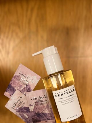 스킨1004 [SKIN1004] 마다가스카르 센텔라 라이트 클렌징 오일 200ml — 5점을 준 리뷰어가 2024년 7월 올린 사용 사진