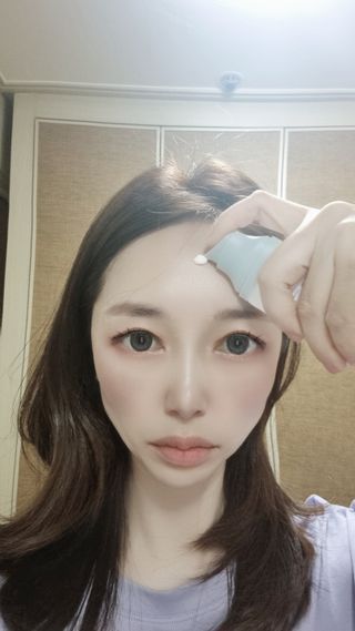 [스킨1004] 마다가스카르 센텔라 히알루-시카 워터핏 선세럼 50ml — 5점을 준 리뷰어가 2024년 5월 올린 사용 사진