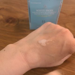 오투에니원 화이트 스완 갈락토미세스 비타민 C 워터 슬리핑 마스크 — 5점을 준 리뷰어가 2022년 12월 올린 사용 사진