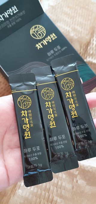 차가명원 차가버섯 프리미엄 추출분말 10일분(20포) — 5점을 준 리뷰어가 2022년 6월 올린 사용 사진