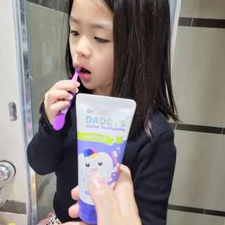 닥터데디스 안심불소 튼튼치약(청포도, 민트 중 택 1) 60g + 여행용 미니 치약 15g — 5점을 준 리뷰어가 2022년 9월 올린 사용 사진
