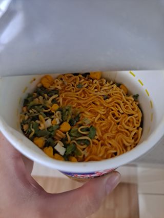 NISSIN 닛신 컵누들  4종 - 씨푸드오리지날, 씨푸드 스파이시, 씨푸드 커리, 씨푸드 XO소스 — 2점을 준 리뷰어가 2022년 4월 올린 사용 사진