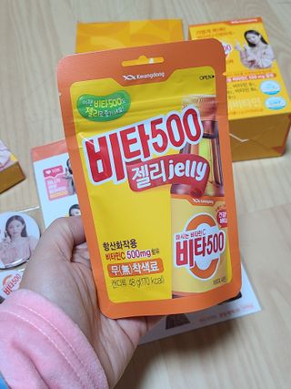[광동제약] 비타500데일리스틱 50포 & 비타500구미 1개 — 5점을 준 리뷰어가 2021년 12월 올린 사용 사진