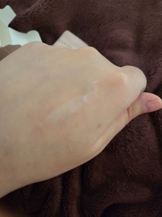 러브모아 향수 고체향수 승무원 고체향수 바르는 향수 니치향수 도손 우드세이지 앤 씨솔트 — 5점을 준 리뷰어가 2022년 12월 올린 사용 사진