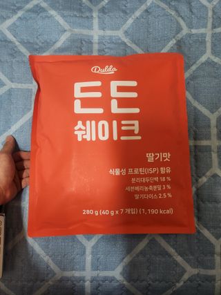 [덜다] 든든 식물성 단백질 쉐이크 40g X 7입 (곡물/딸기) — 3점을 준 리뷰어가 2023년 8월 올린 사용 사진