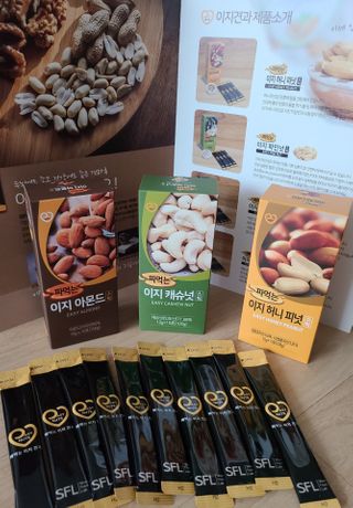짜먹는 이지견과 짜먹는 이지아몬드, 짜먹는 이지허니피넛, 짜먹는 이지캐슈넛 각 10g X  10포 — 4점을 준 리뷰어가 2021년 2월 올린 사용 사진