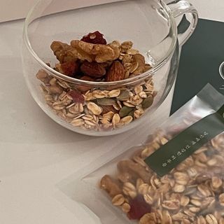 [그래한끼] 무설탕/저당 시리얼타입 수제그래놀라 (40gX10개) — 3점을 준 리뷰어가 2022년 8월 올린 사용 사진