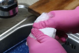 부직포나라 중금속유해물질ZERO 뜯어쓰는 주방 일회용수세미 60매 2매 — 5점을 준 리뷰어가 2022년 10월 올린 사용 사진