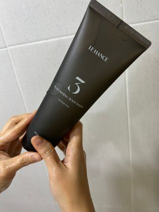 르핸스 퍼포밍 3 바디워시 비반트포렛/베티버포그 — 3점을 준 리뷰어가 2022년 12월 올린 사용 사진